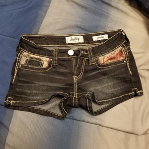 Daytrip Capricorn shorts